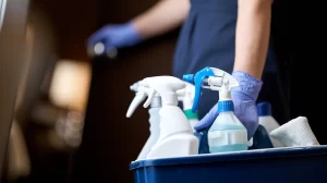 ¡Mantén tu oficina impecable y productiva! Externaliza el servicio de aseo y disfruta de profesionalismo, eficiencia y calidad garantizada. Libera a tu equipo para enfocarse en lo que realmente importa mientras expertos se encargan del mantenimiento. ¡Optimiza costos y mejora la imagen de tu empresa hoy mismo!